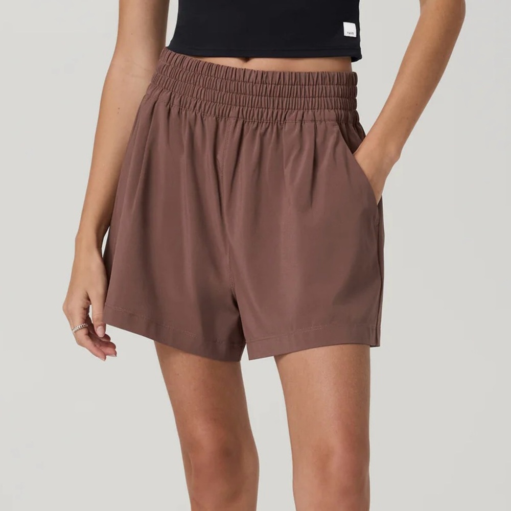 NWT Vuori Villa Shorts in Sable - Picture 5 of 7
